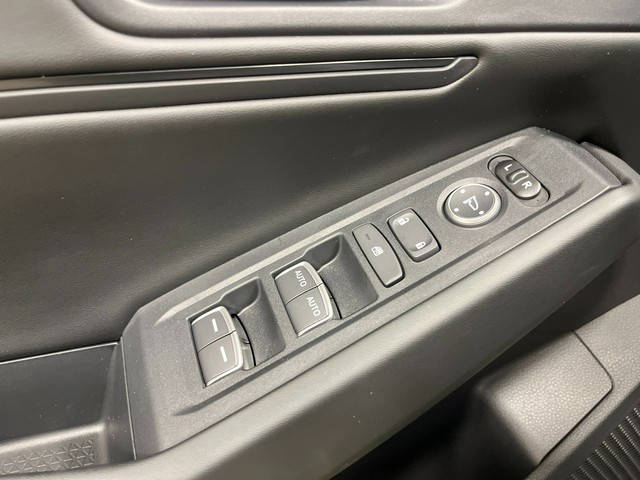 Honda Accord Sedan Vehicle Full-screen Gallery Image 11