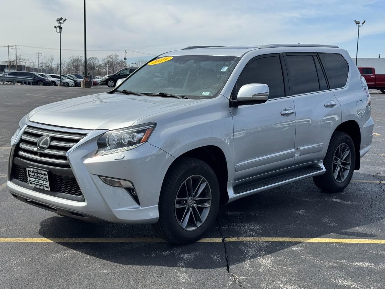 Lexus GX Vehicle Full-screen Gallery Image 08