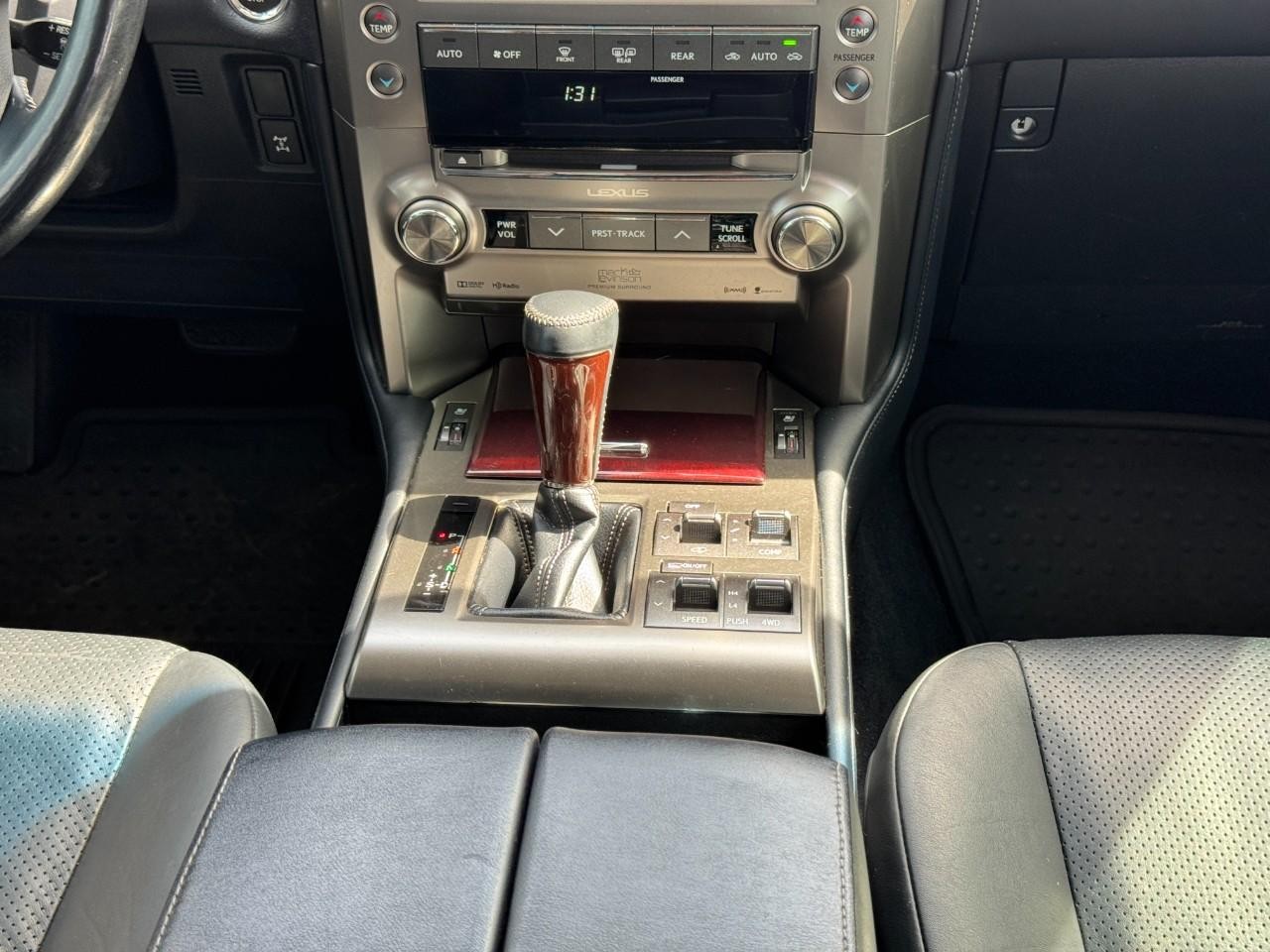 Lexus GX Vehicle Full-screen Gallery Image 14