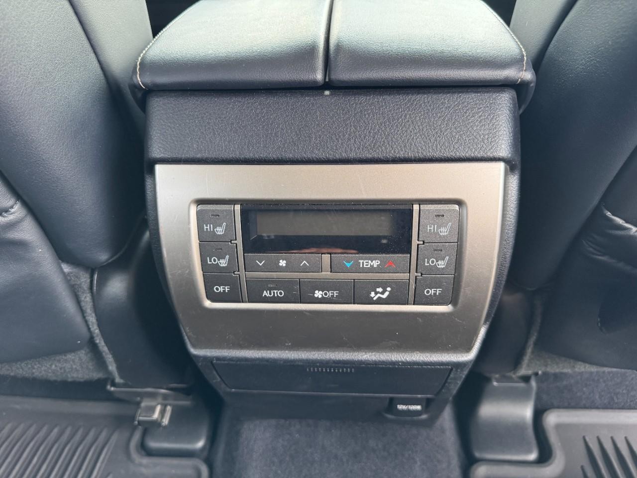 Lexus GX Vehicle Full-screen Gallery Image 16