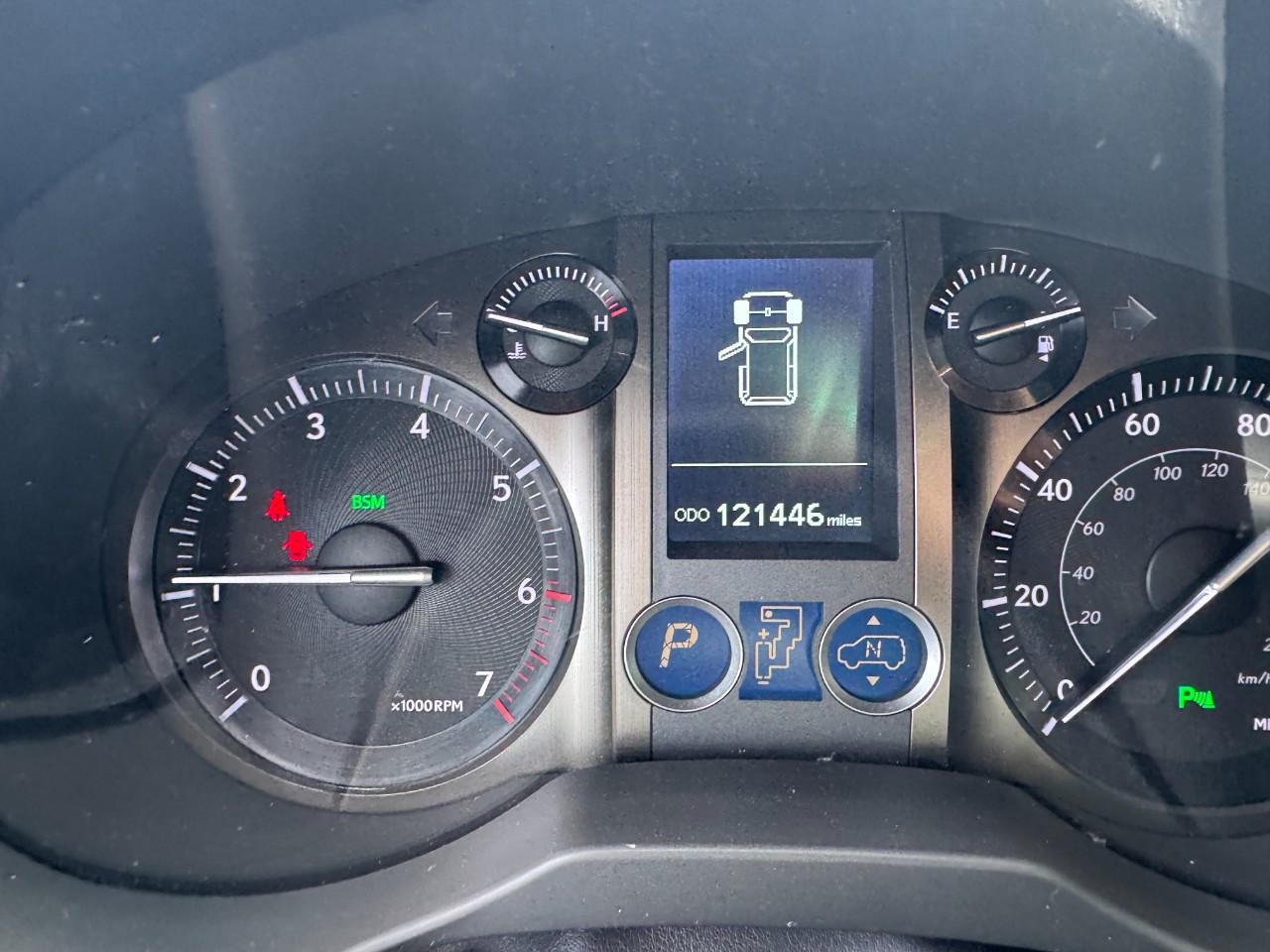 Lexus GX Vehicle Full-screen Gallery Image 23