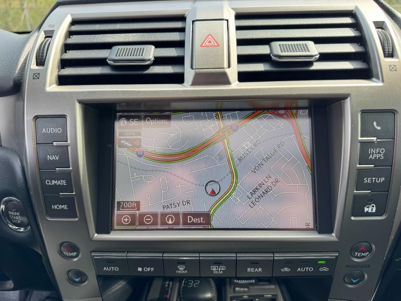 Lexus GX Vehicle Full-screen Gallery Image 24