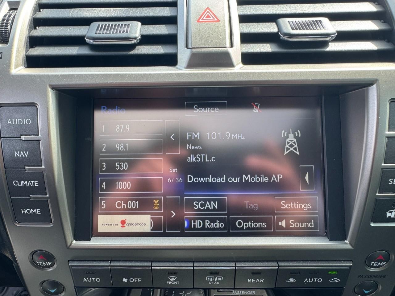 Lexus GX Vehicle Full-screen Gallery Image 25