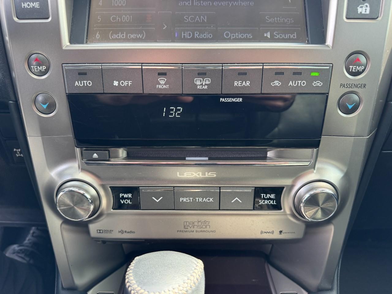 Lexus GX Vehicle Full-screen Gallery Image 26