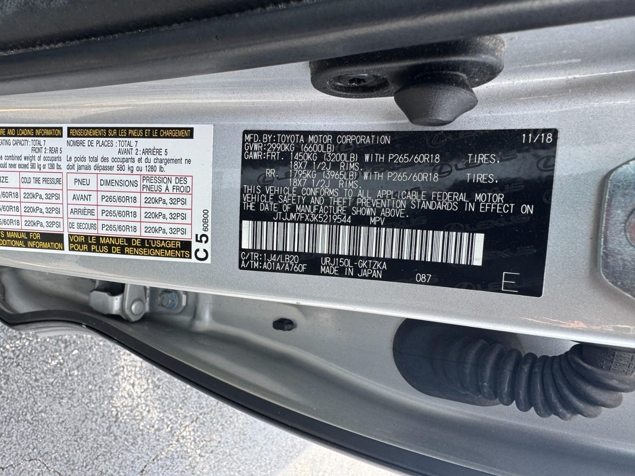 Lexus GX Vehicle Full-screen Gallery Image 32