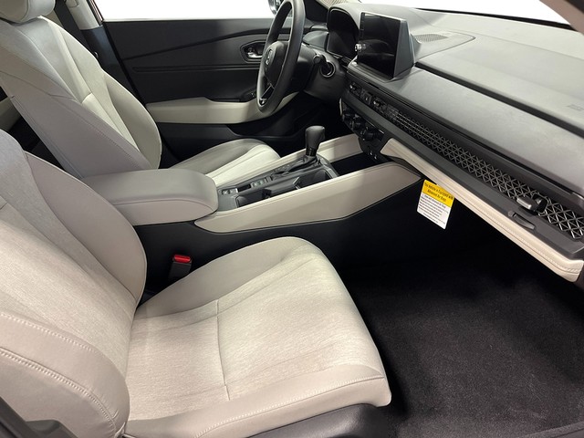 Honda Accord Sedan Vehicle Full-screen Gallery Image 25