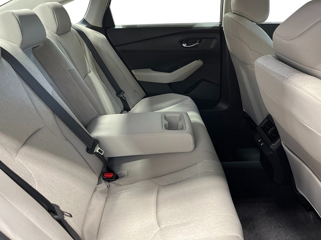 Honda Accord Sedan Vehicle Full-screen Gallery Image 28