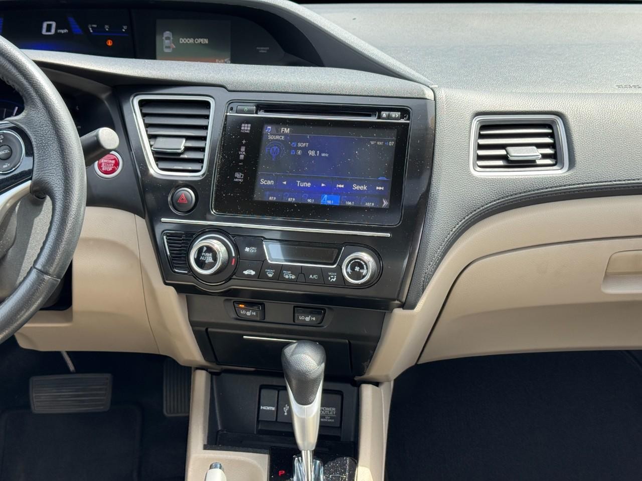 Honda Civic Sedan Vehicle Full-screen Gallery Image 12