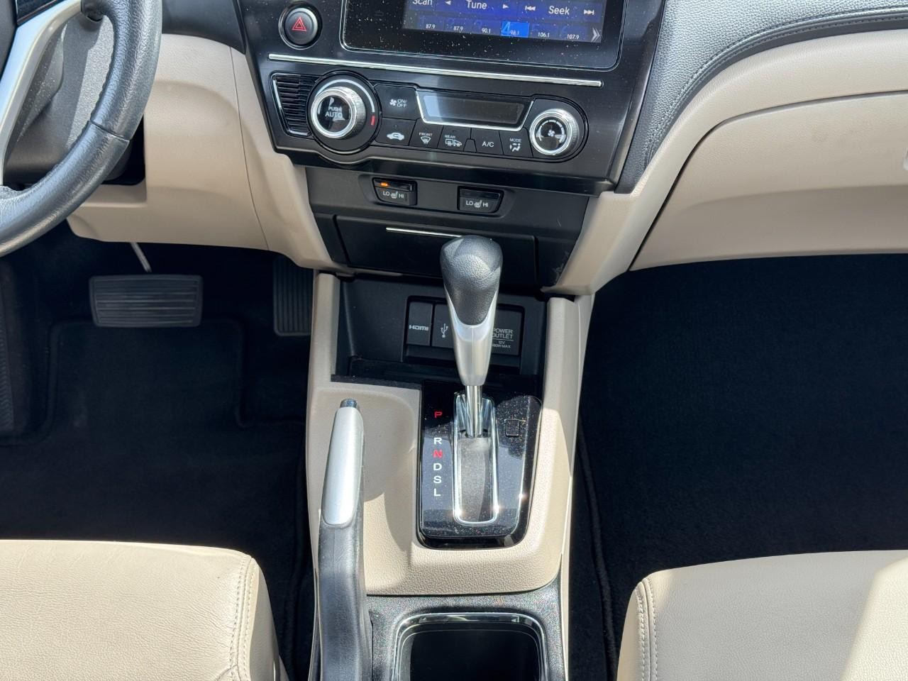 Honda Civic Sedan Vehicle Full-screen Gallery Image 13