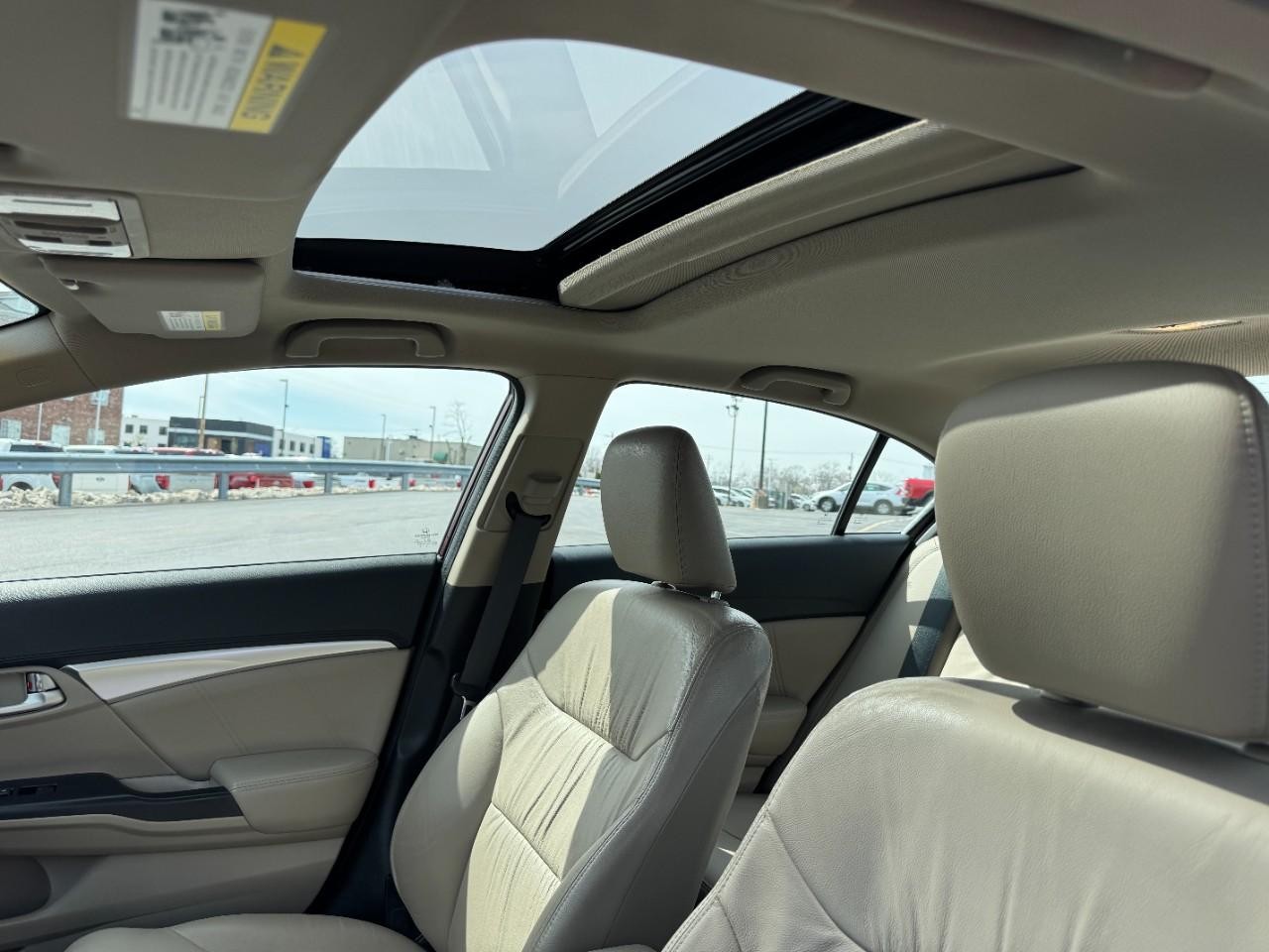 Honda Civic Sedan Vehicle Full-screen Gallery Image 16