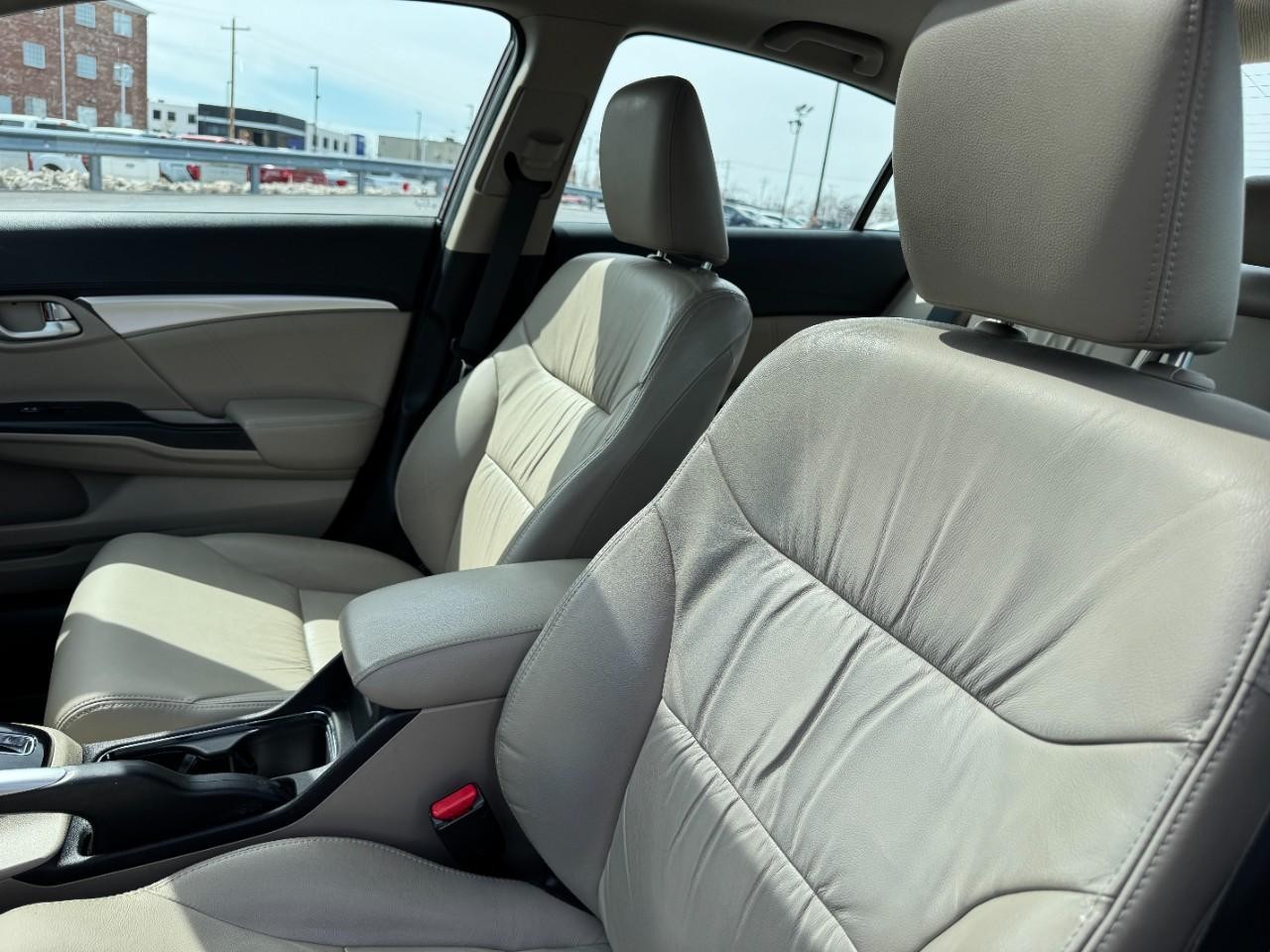 Honda Civic Sedan Vehicle Full-screen Gallery Image 17