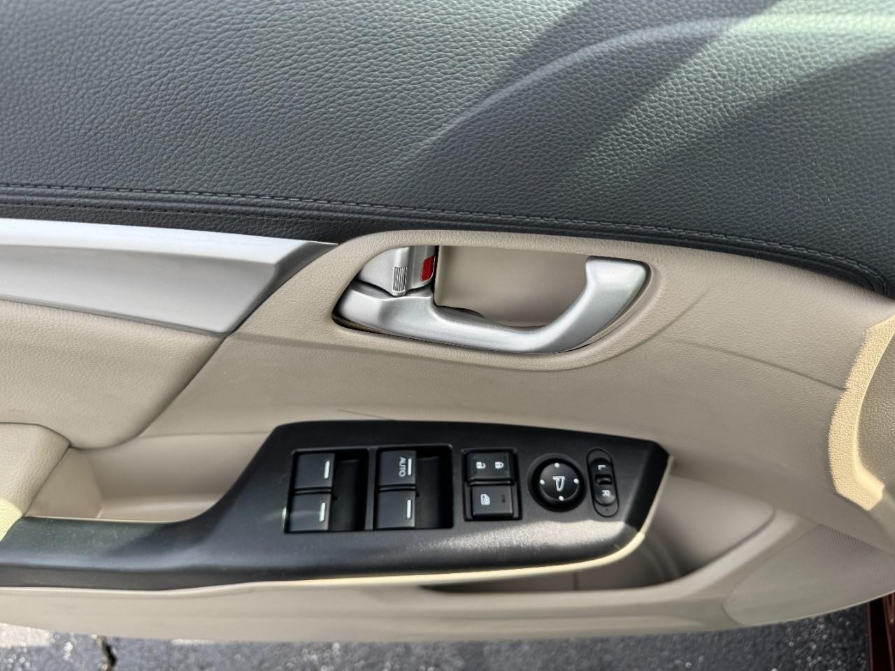 Honda Civic Sedan Vehicle Full-screen Gallery Image 19