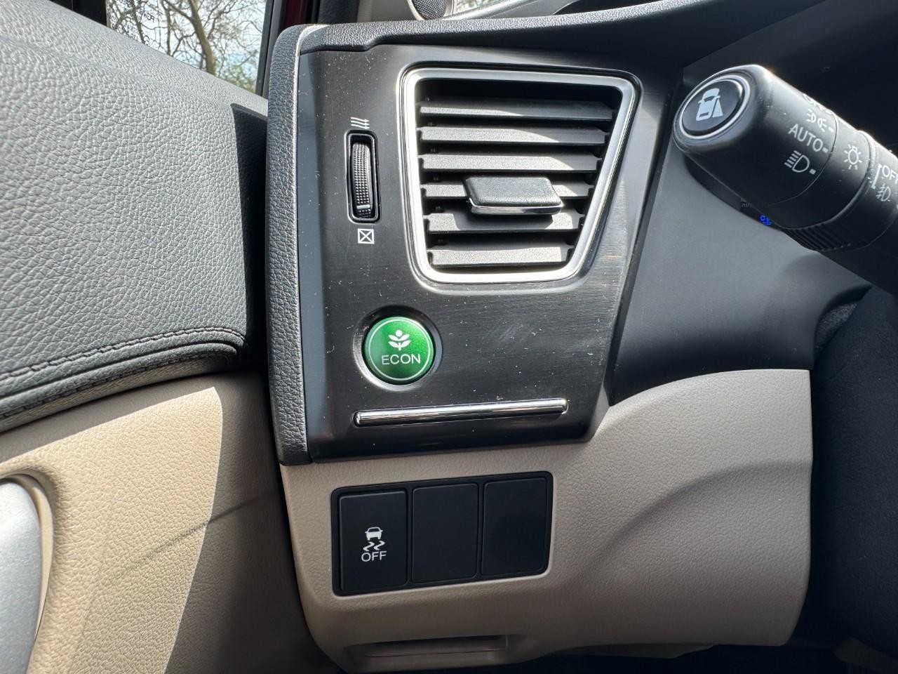 Honda Civic Sedan Vehicle Full-screen Gallery Image 25