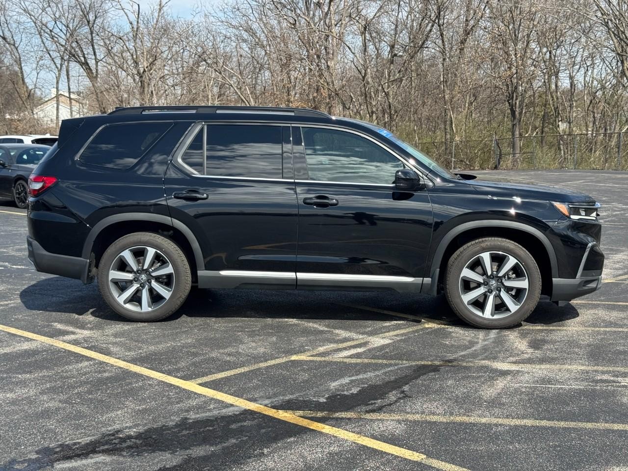 Honda Pilot Vehicle Full-screen Gallery Image 02