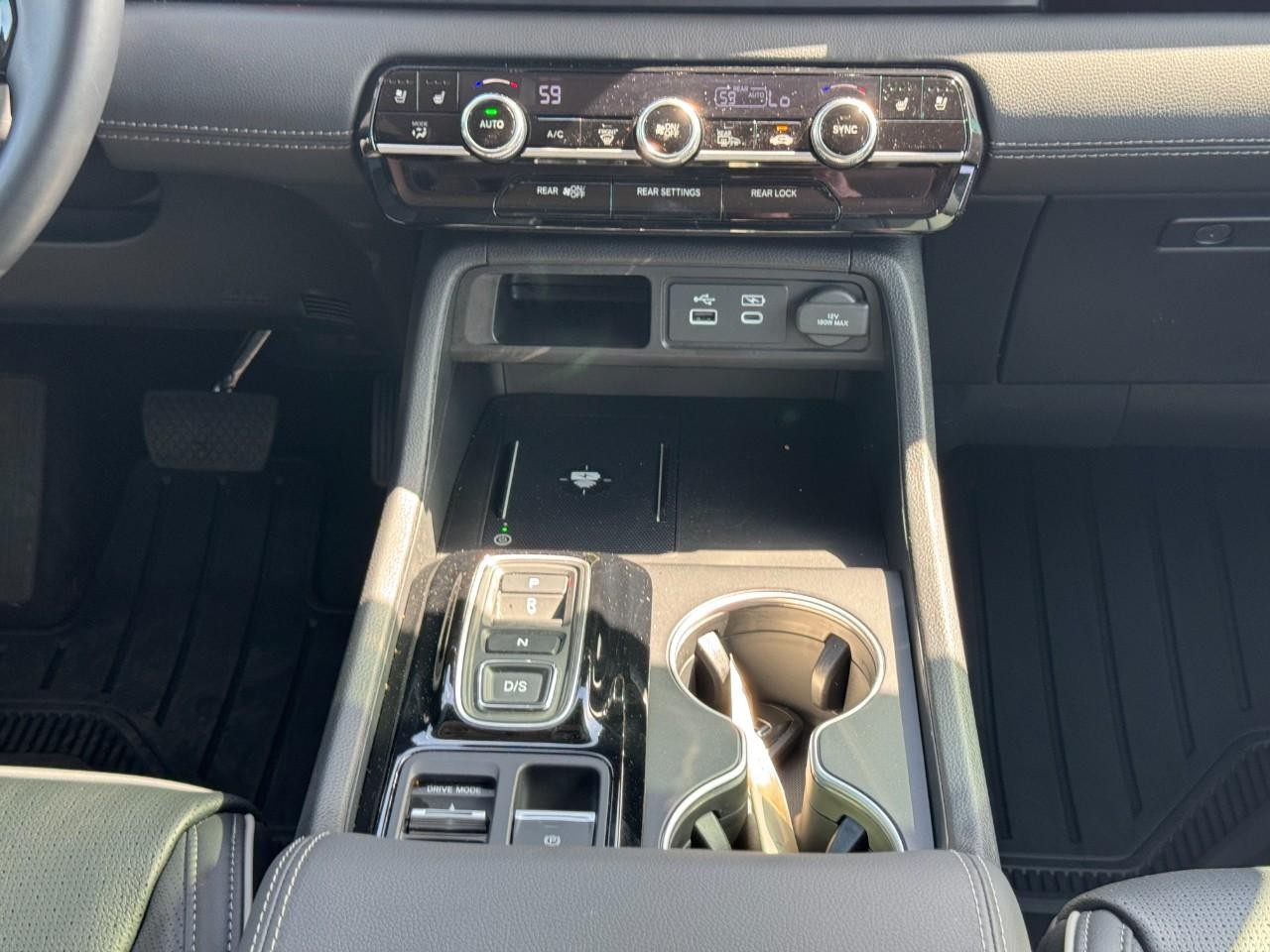 Honda Pilot Vehicle Full-screen Gallery Image 15