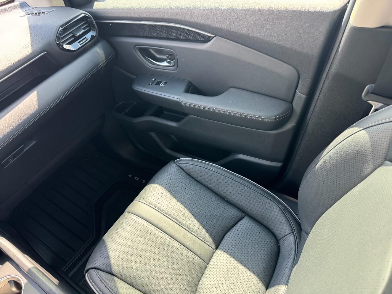 Honda Pilot Vehicle Full-screen Gallery Image 16