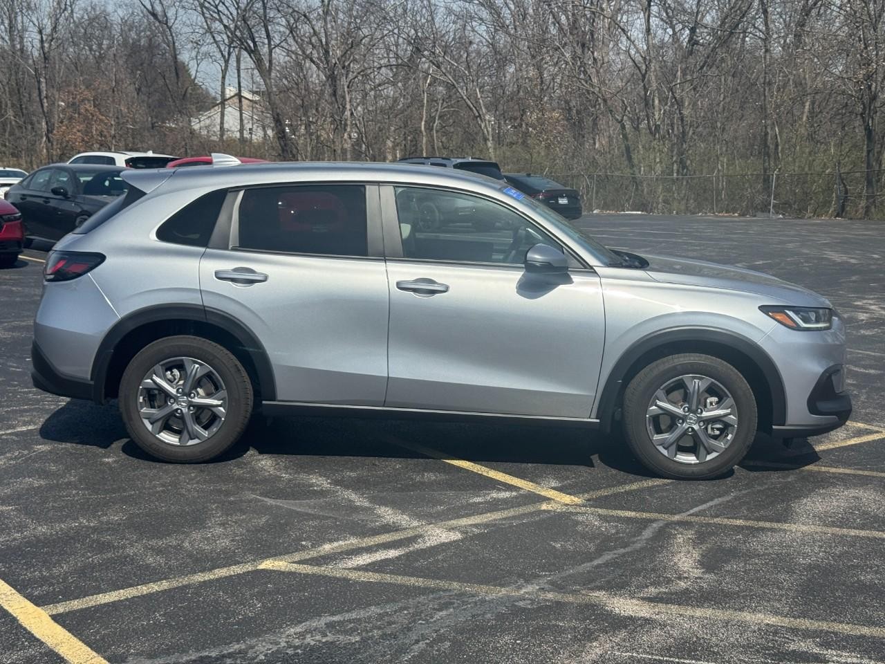 Honda HR-V Vehicle Full-screen Gallery Image 02