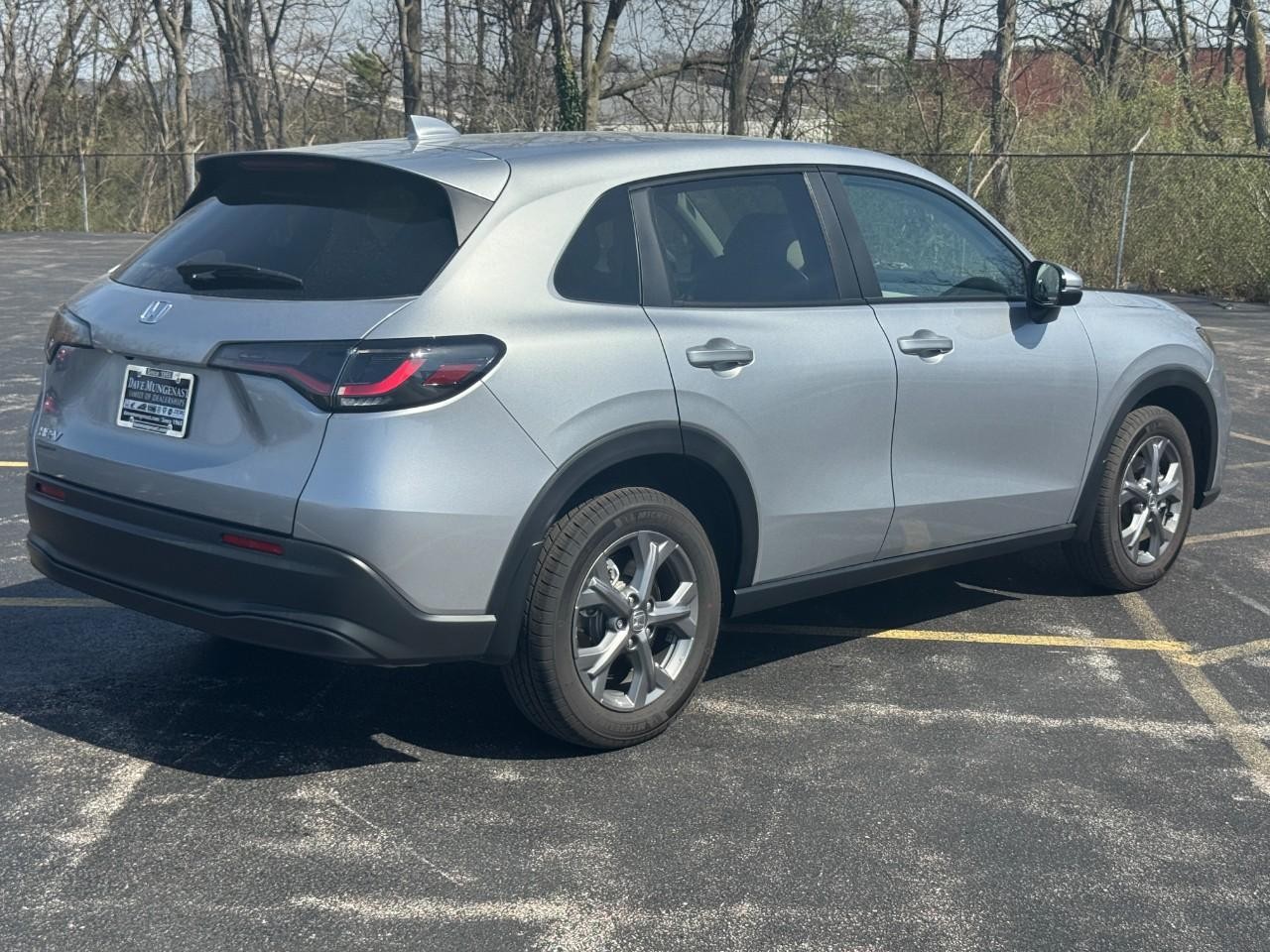 Honda HR-V Vehicle Full-screen Gallery Image 03