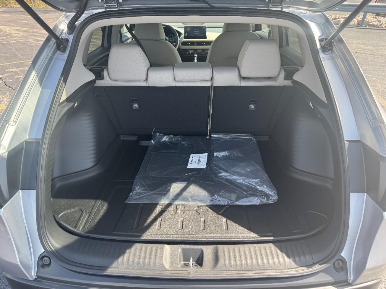 Honda HR-V Vehicle Full-screen Gallery Image 04