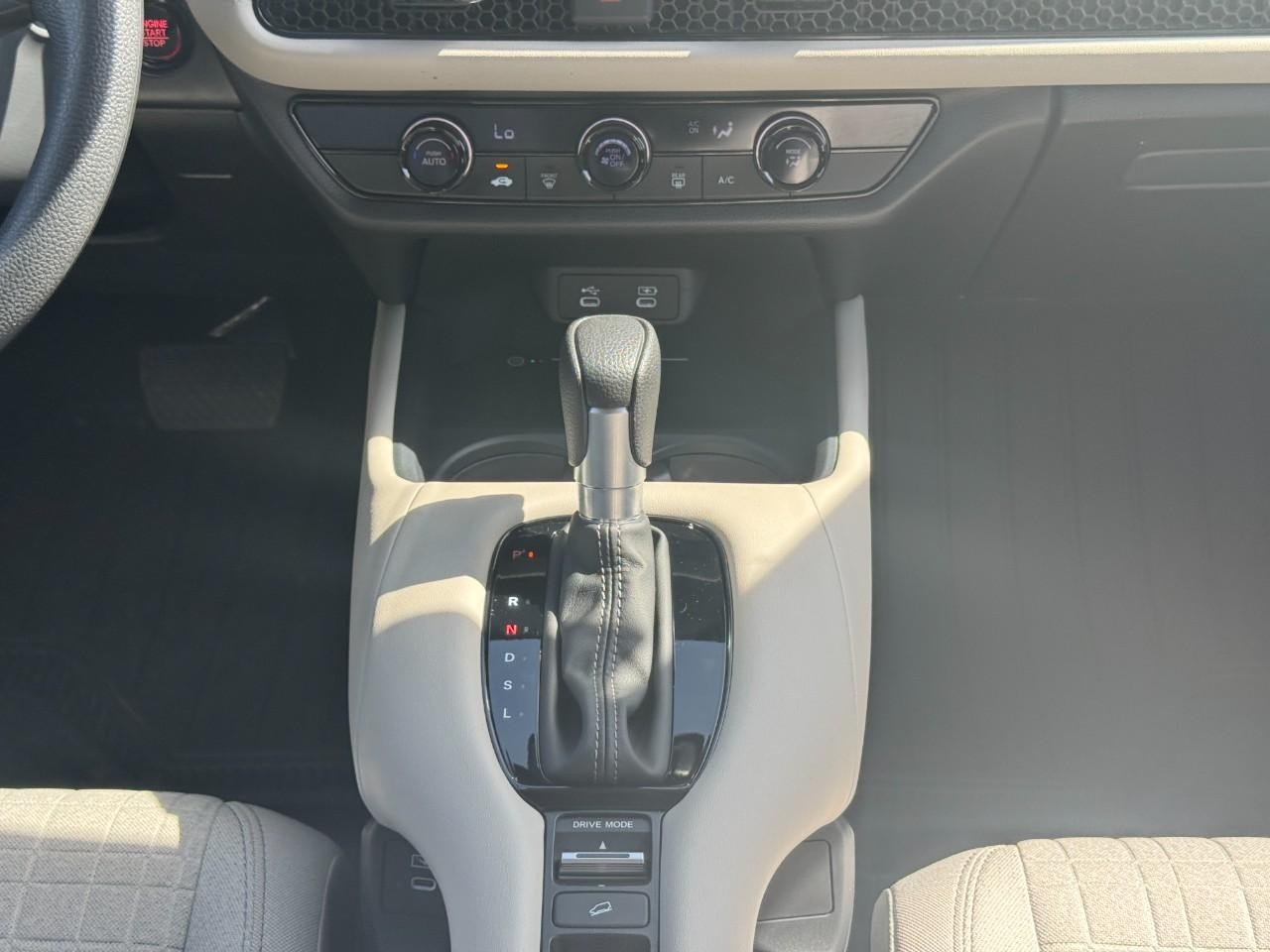 Honda HR-V Vehicle Full-screen Gallery Image 14