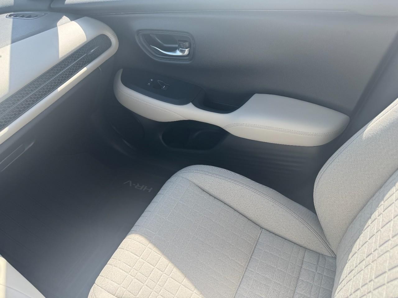 Honda HR-V Vehicle Full-screen Gallery Image 15