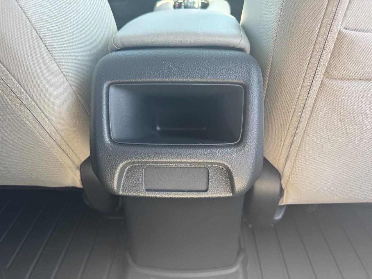 Honda HR-V Vehicle Full-screen Gallery Image 16