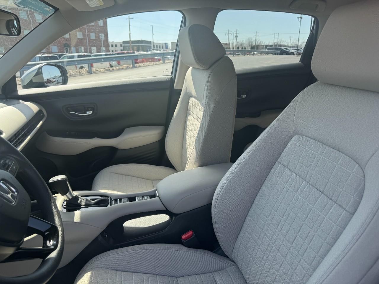 Honda HR-V Vehicle Full-screen Gallery Image 17