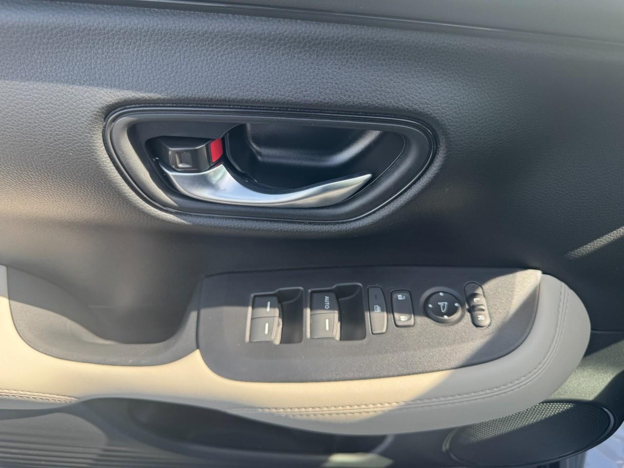 Honda HR-V Vehicle Full-screen Gallery Image 19