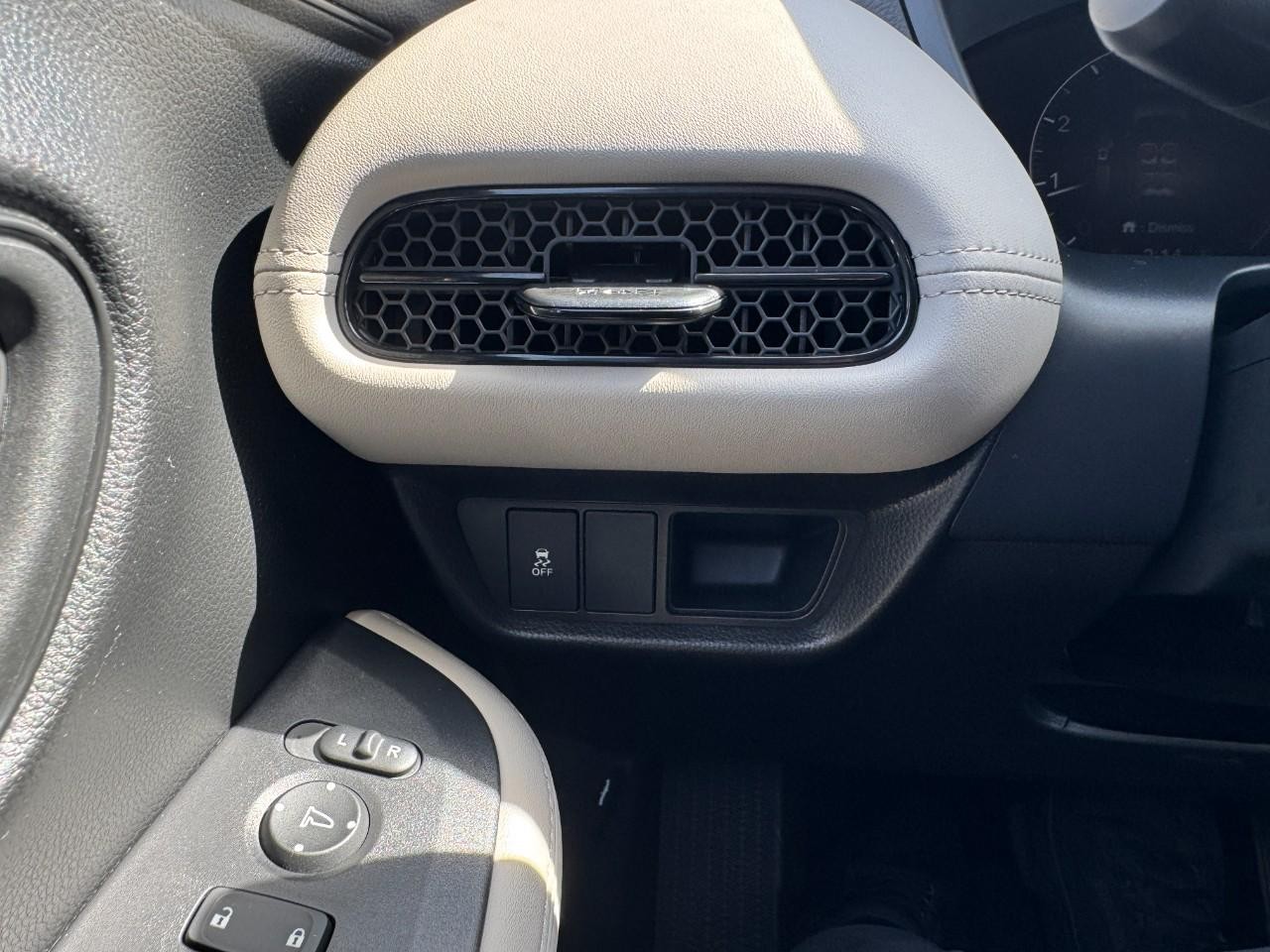 Honda HR-V Vehicle Full-screen Gallery Image 26