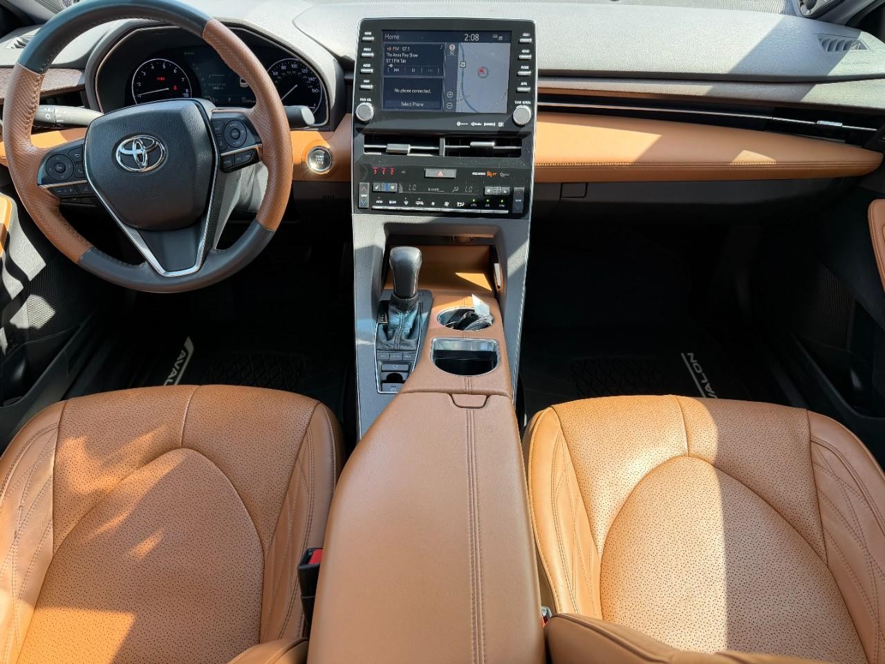Toyota Avalon Vehicle Full-screen Gallery Image 12