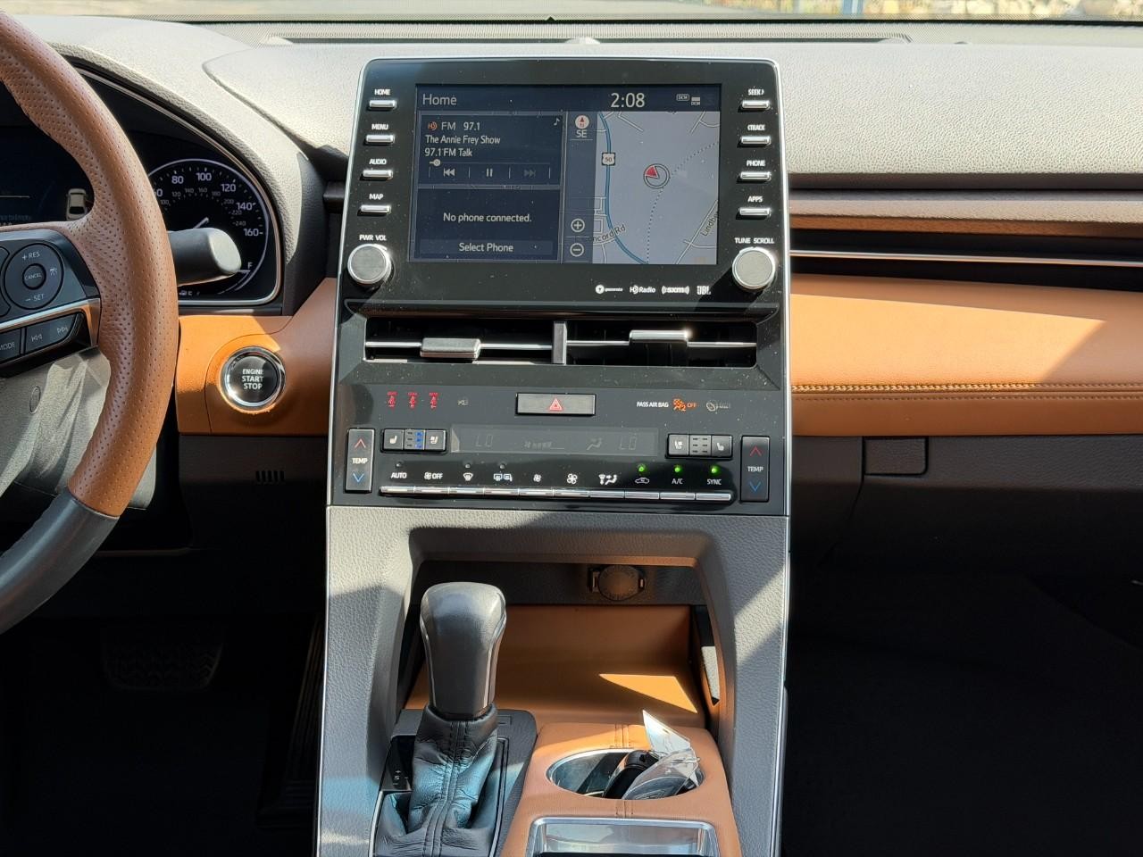 Toyota Avalon Vehicle Full-screen Gallery Image 14