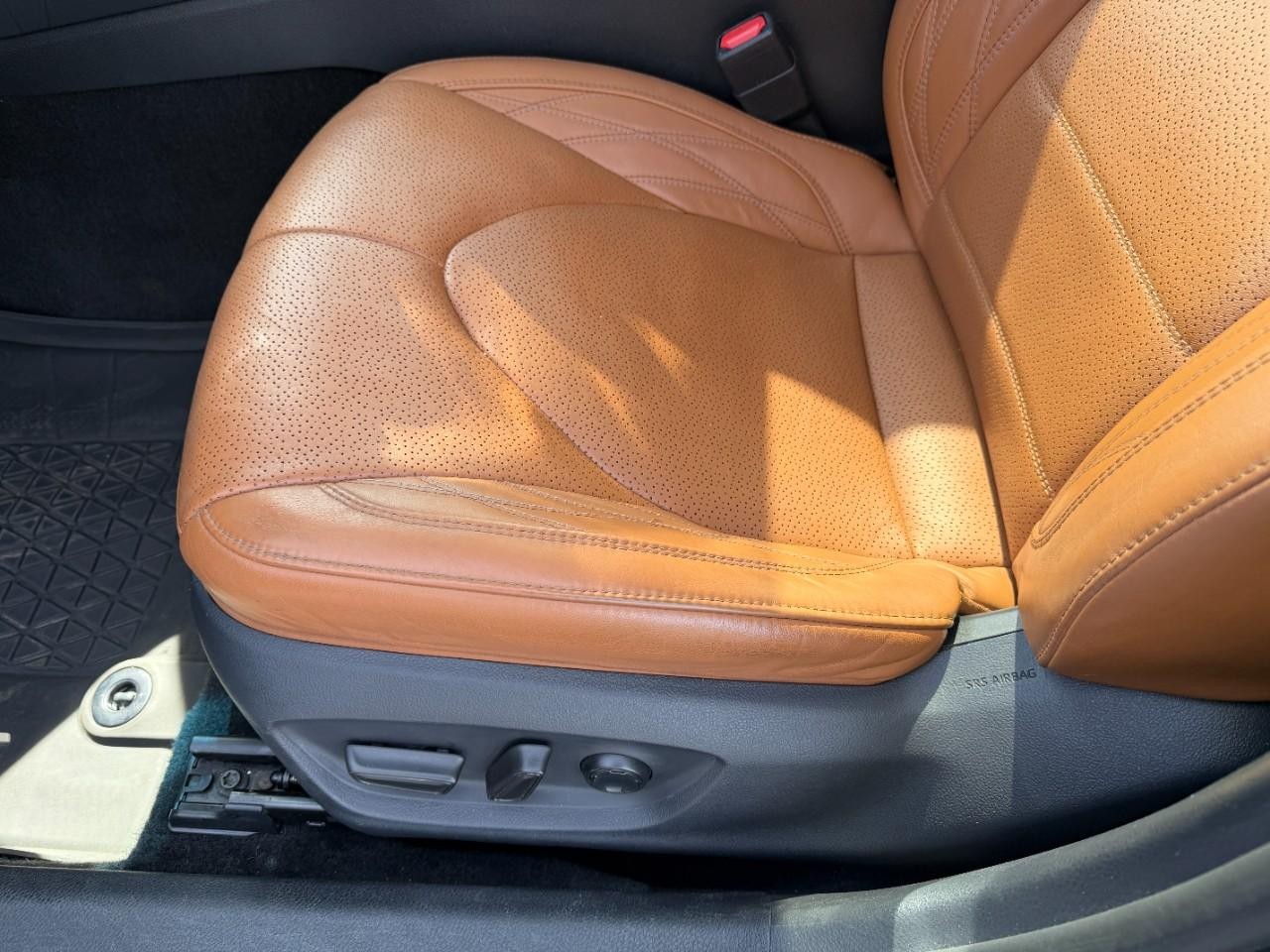 Toyota Avalon Vehicle Full-screen Gallery Image 20