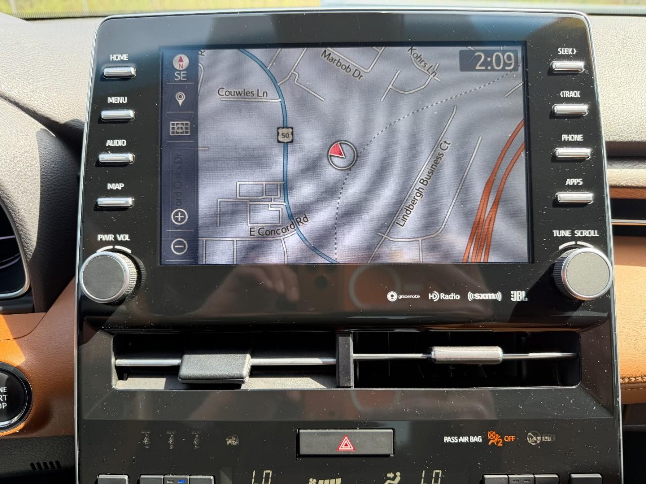 Toyota Avalon Vehicle Full-screen Gallery Image 26