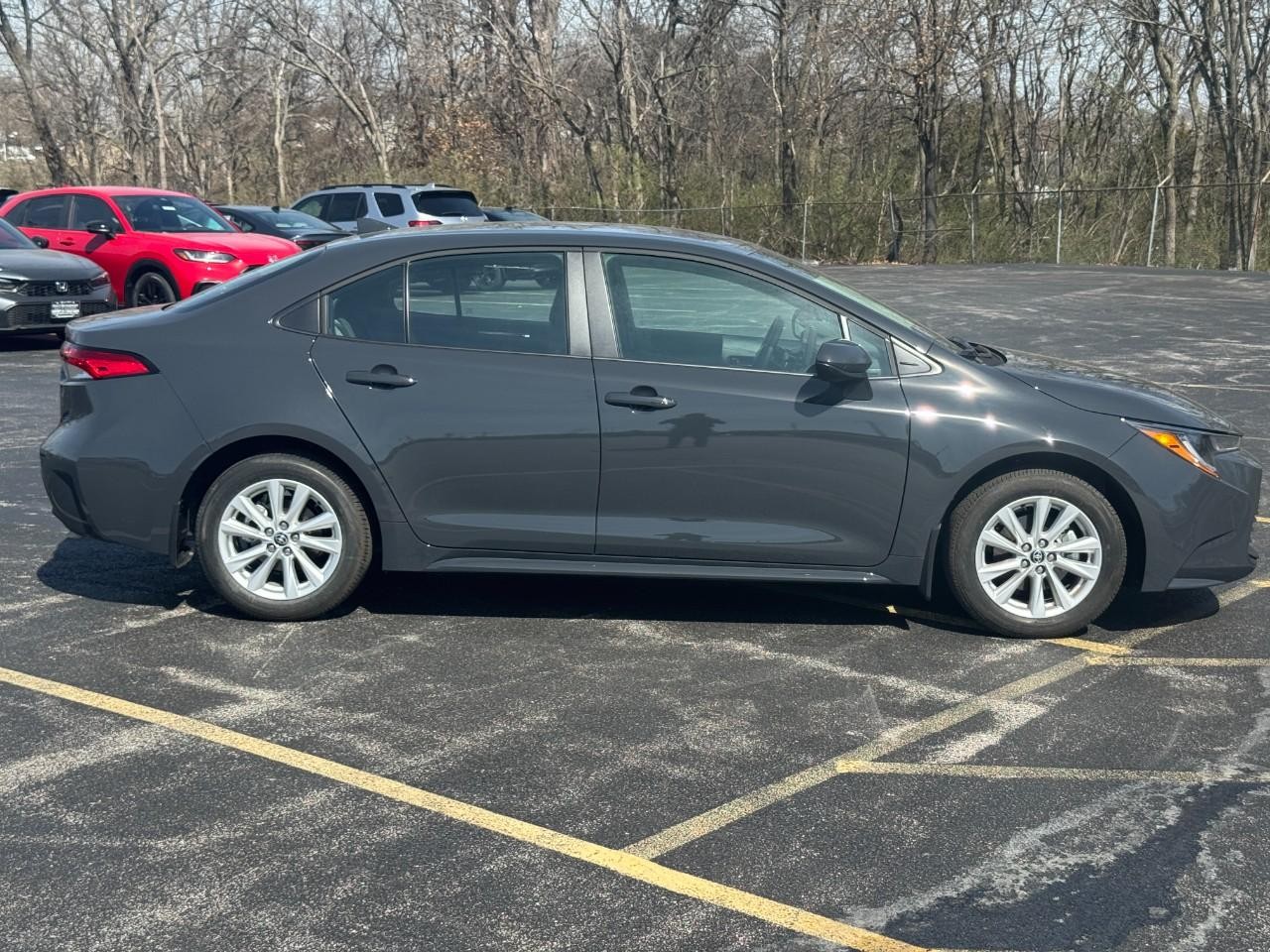 Toyota Corolla Vehicle Full-screen Gallery Image 02