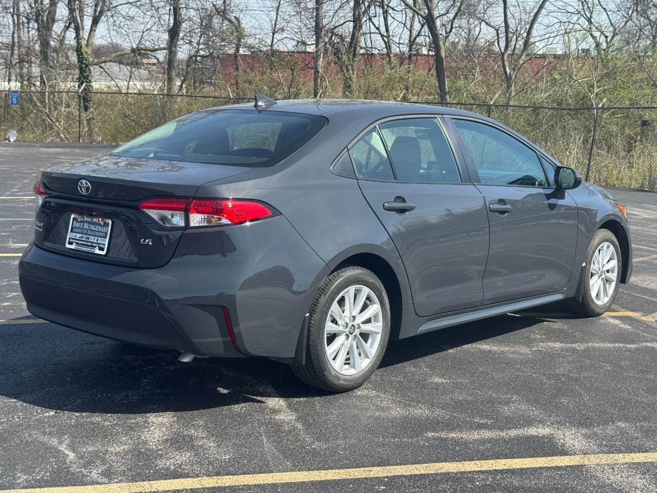 Toyota Corolla Vehicle Full-screen Gallery Image 03