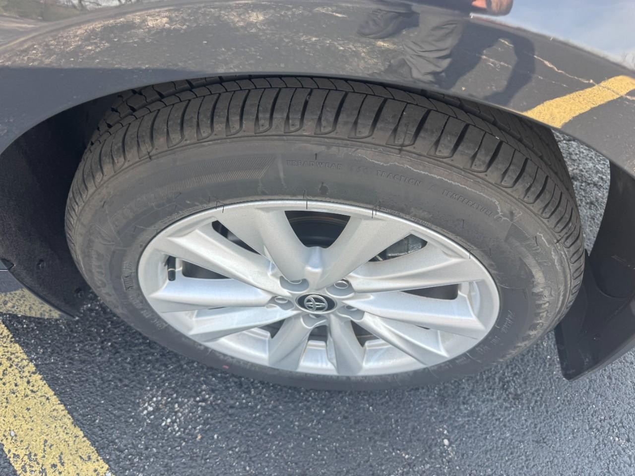 Toyota Corolla Vehicle Full-screen Gallery Image 07