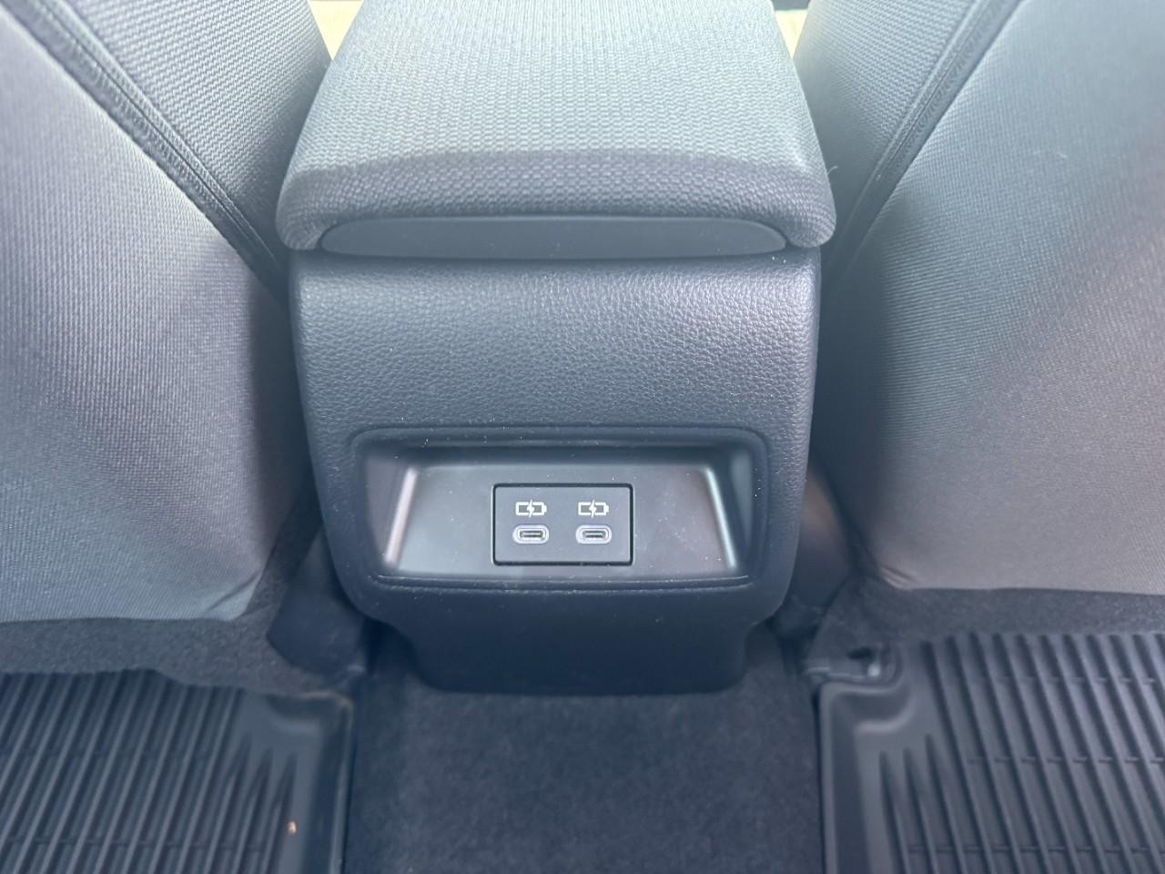 Toyota Corolla Vehicle Full-screen Gallery Image 16