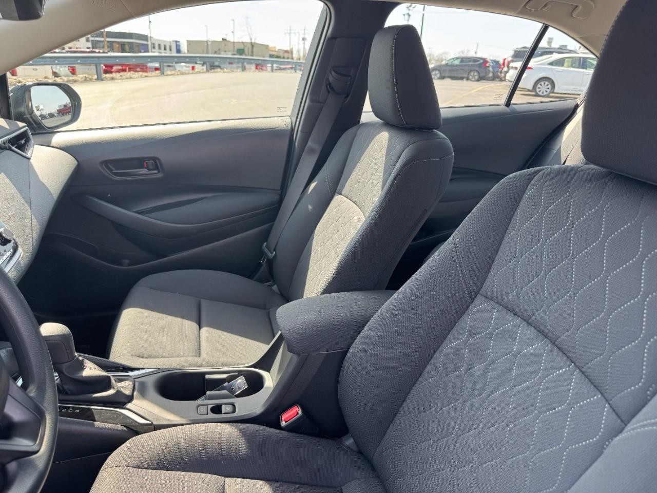 Toyota Corolla Vehicle Full-screen Gallery Image 17