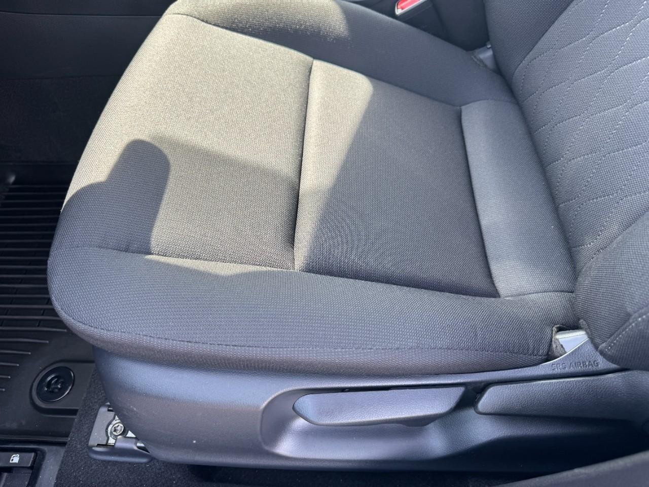 Toyota Corolla Vehicle Full-screen Gallery Image 18