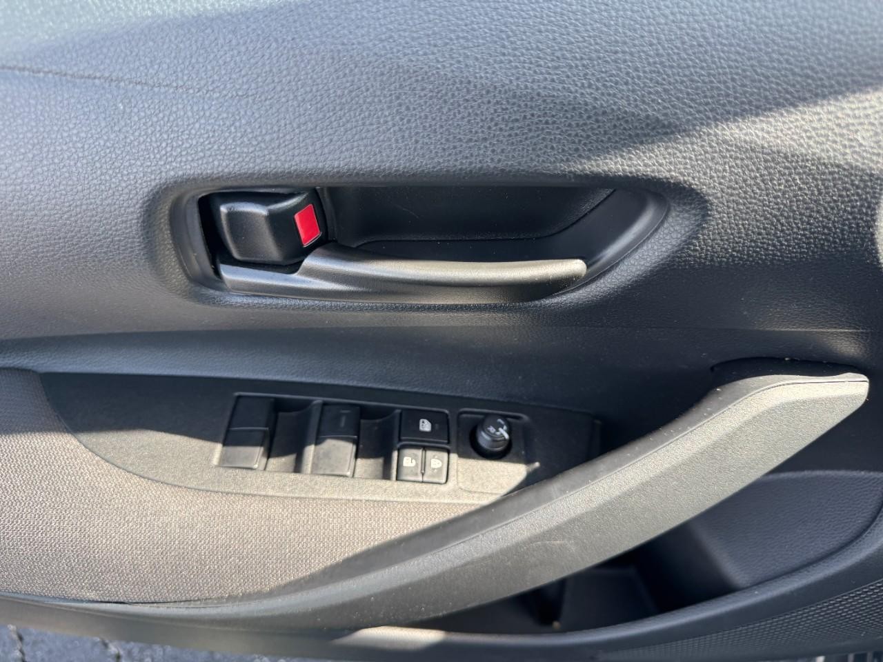 Toyota Corolla Vehicle Full-screen Gallery Image 19