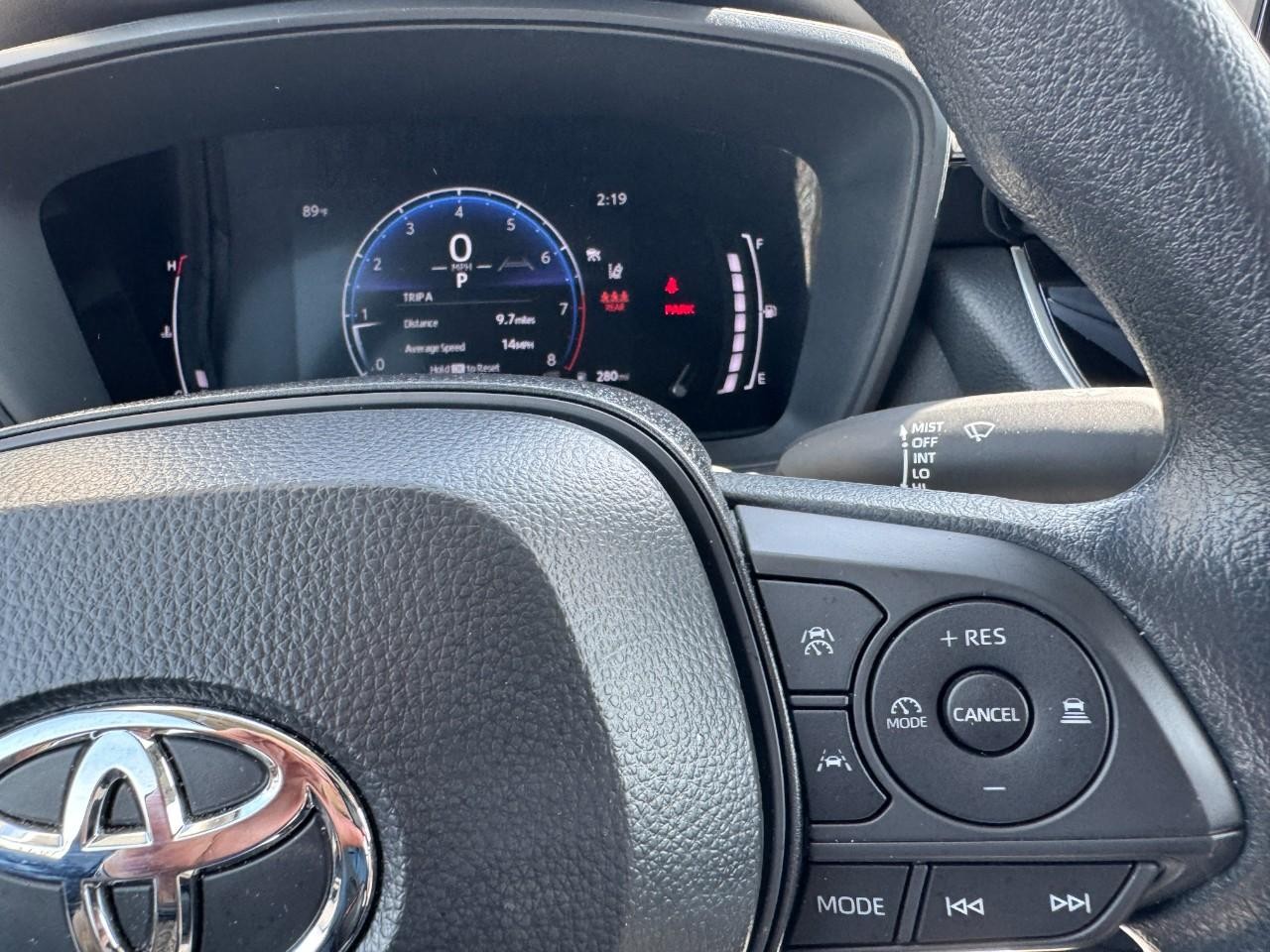 Toyota Corolla Vehicle Full-screen Gallery Image 21