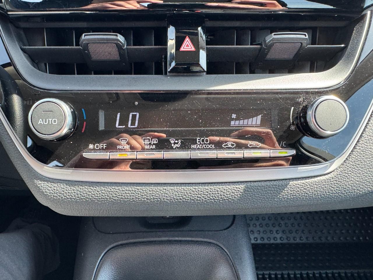 Toyota Corolla Vehicle Full-screen Gallery Image 26