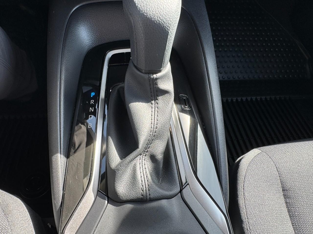 Toyota Corolla Vehicle Full-screen Gallery Image 27