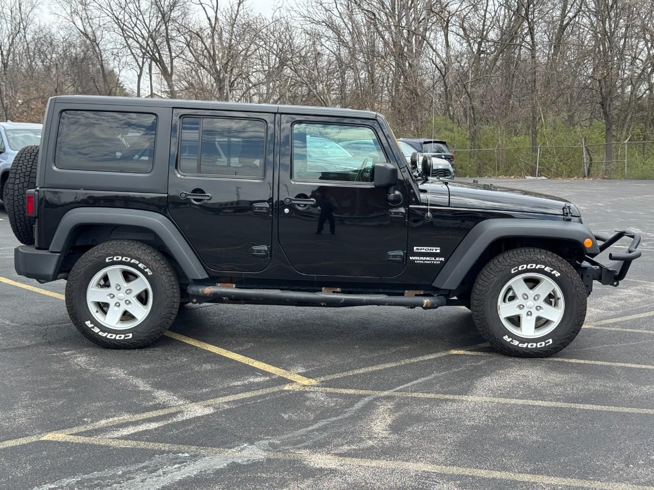 Jeep Wrangler Unlimited Vehicle Full-screen Gallery Image 02