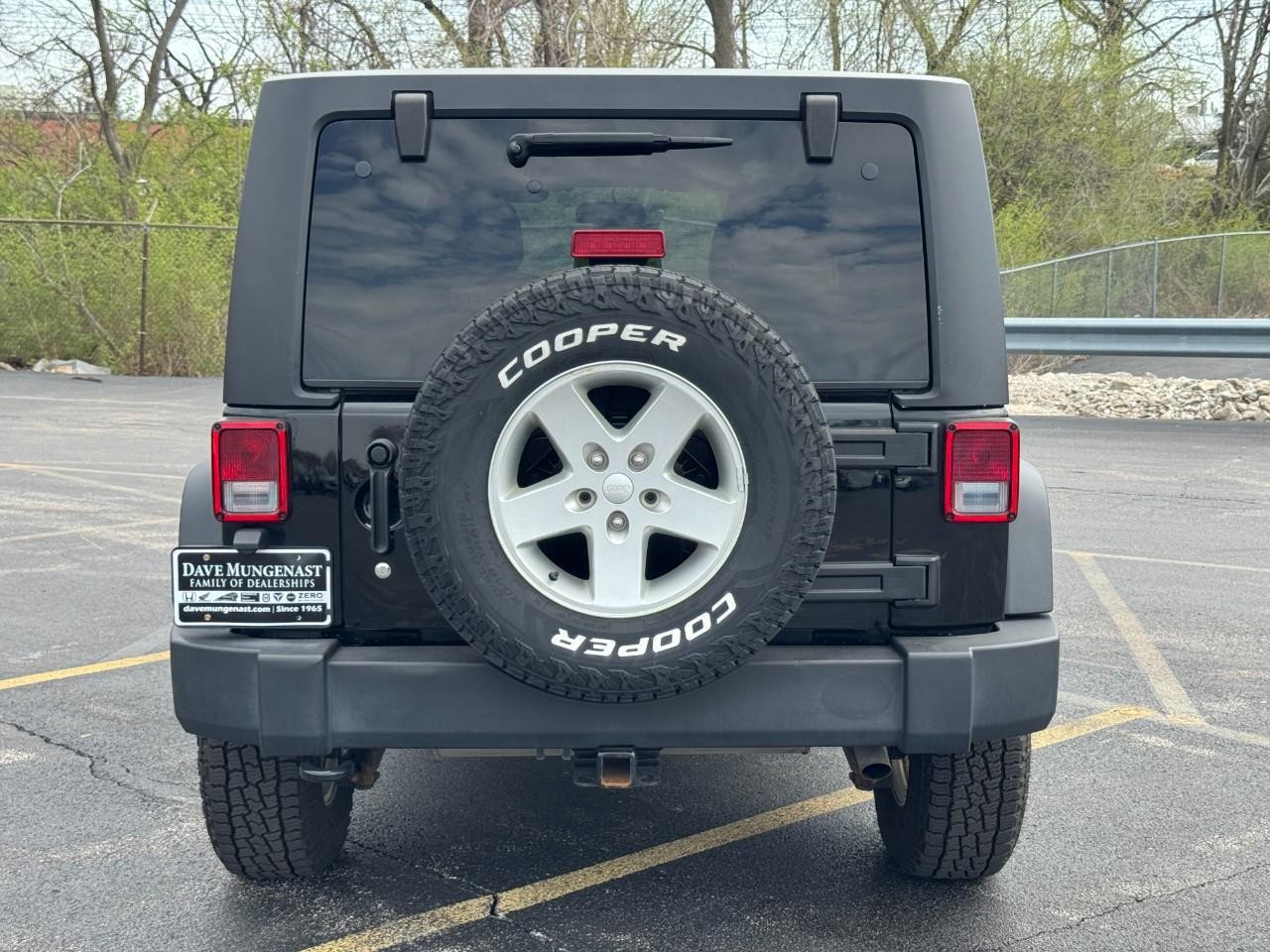 Jeep Wrangler Unlimited Vehicle Full-screen Gallery Image 05