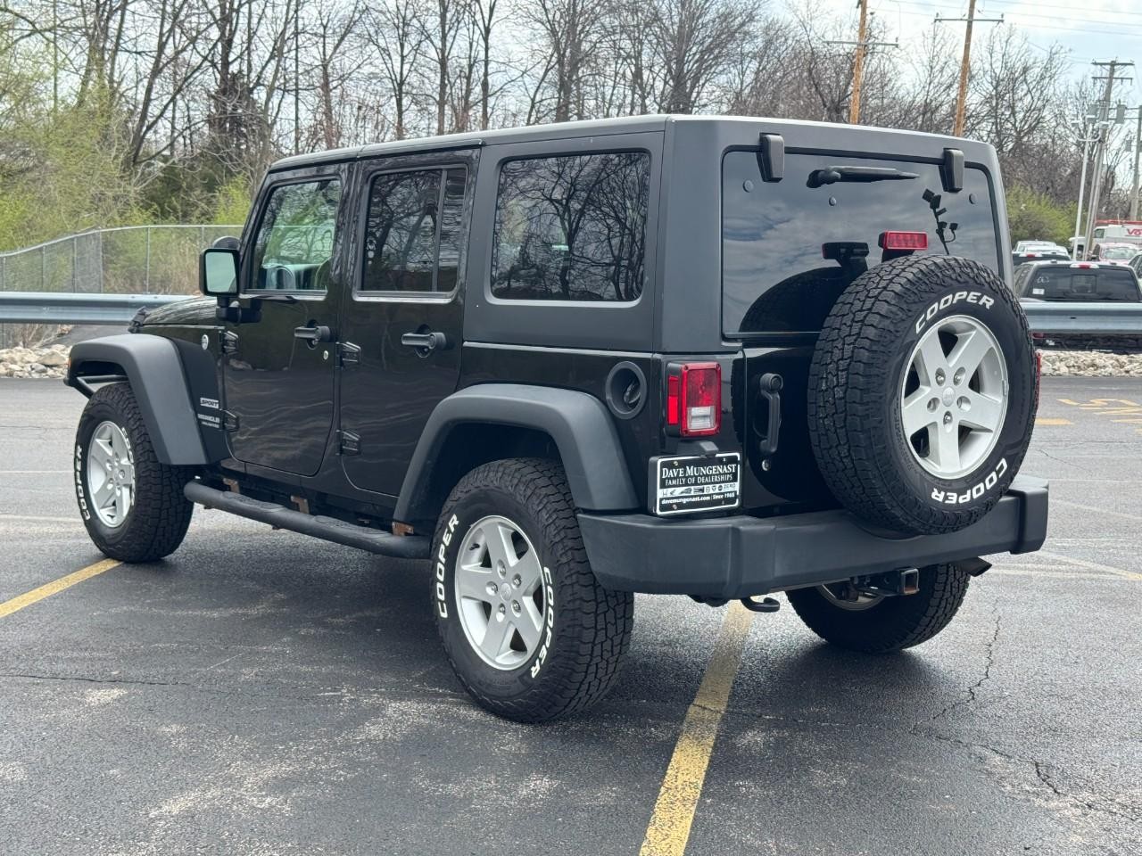 Jeep Wrangler Unlimited Vehicle Full-screen Gallery Image 06