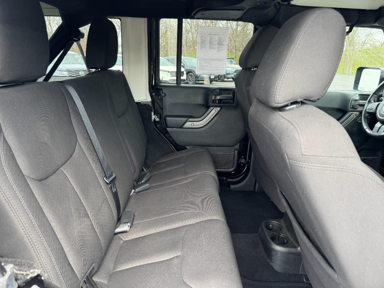 Jeep Wrangler Unlimited Vehicle Full-screen Gallery Image 10