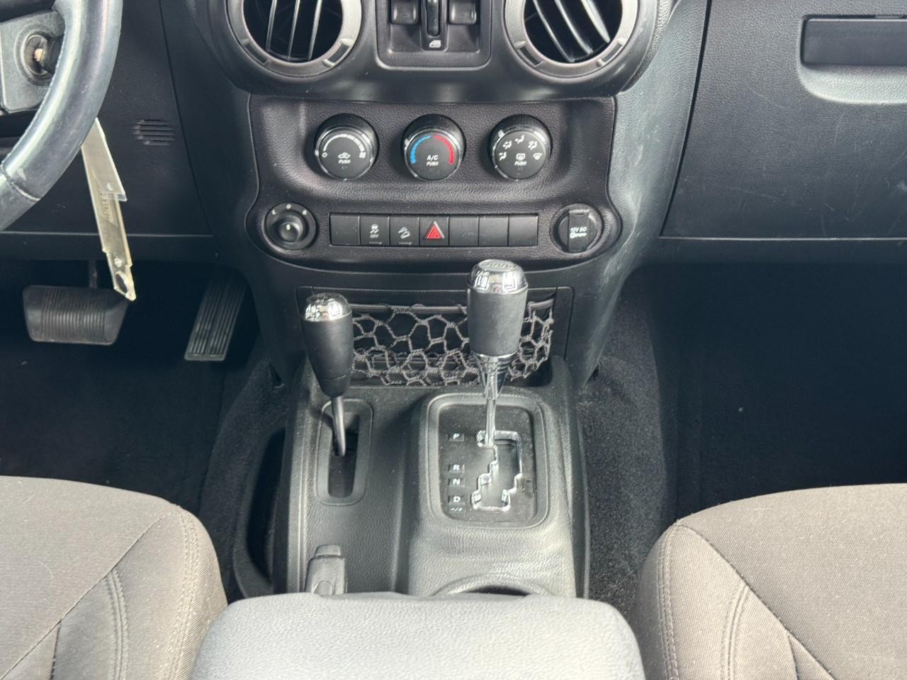 Jeep Wrangler Unlimited Vehicle Full-screen Gallery Image 14