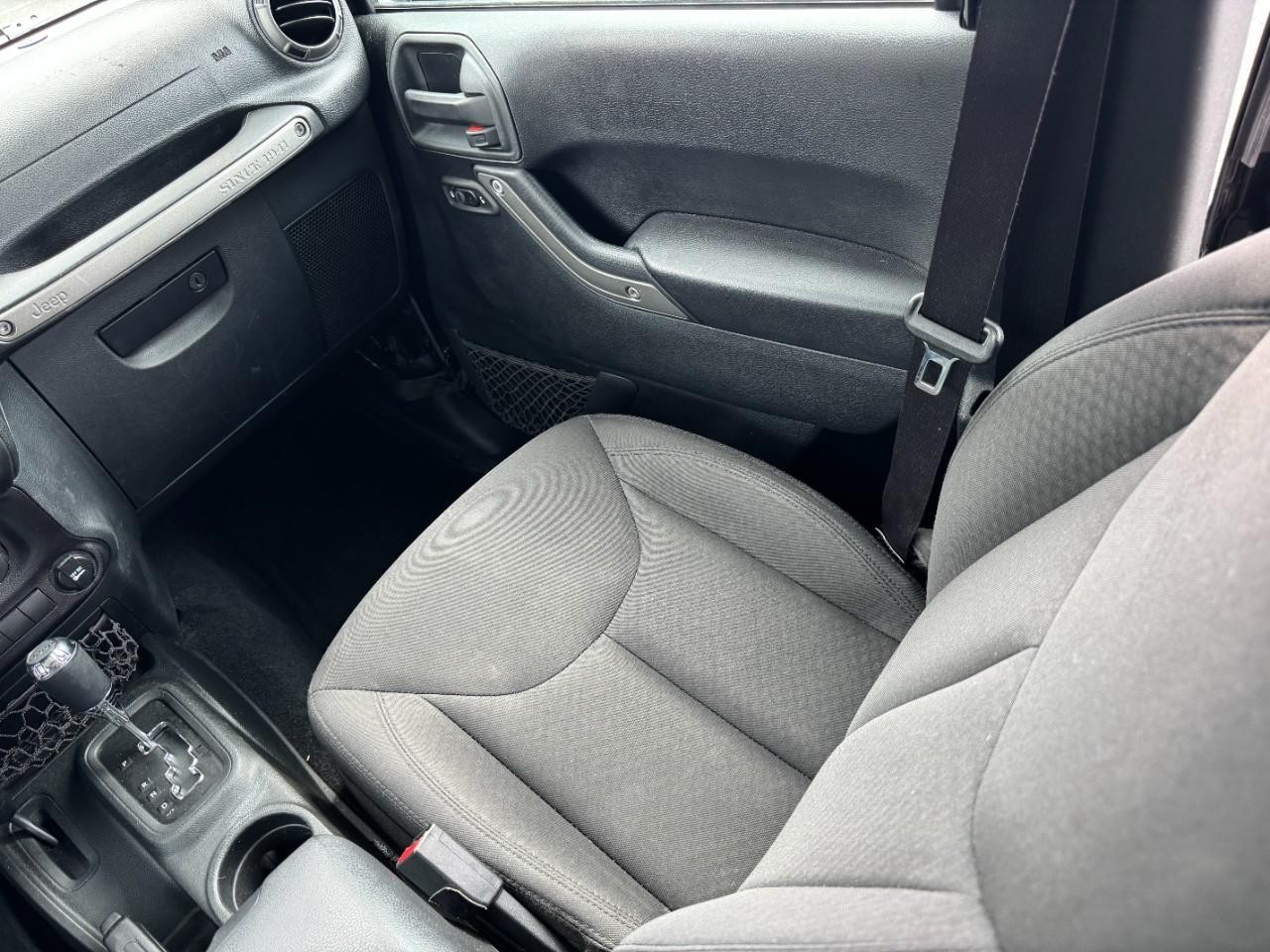 Jeep Wrangler Unlimited Vehicle Full-screen Gallery Image 15