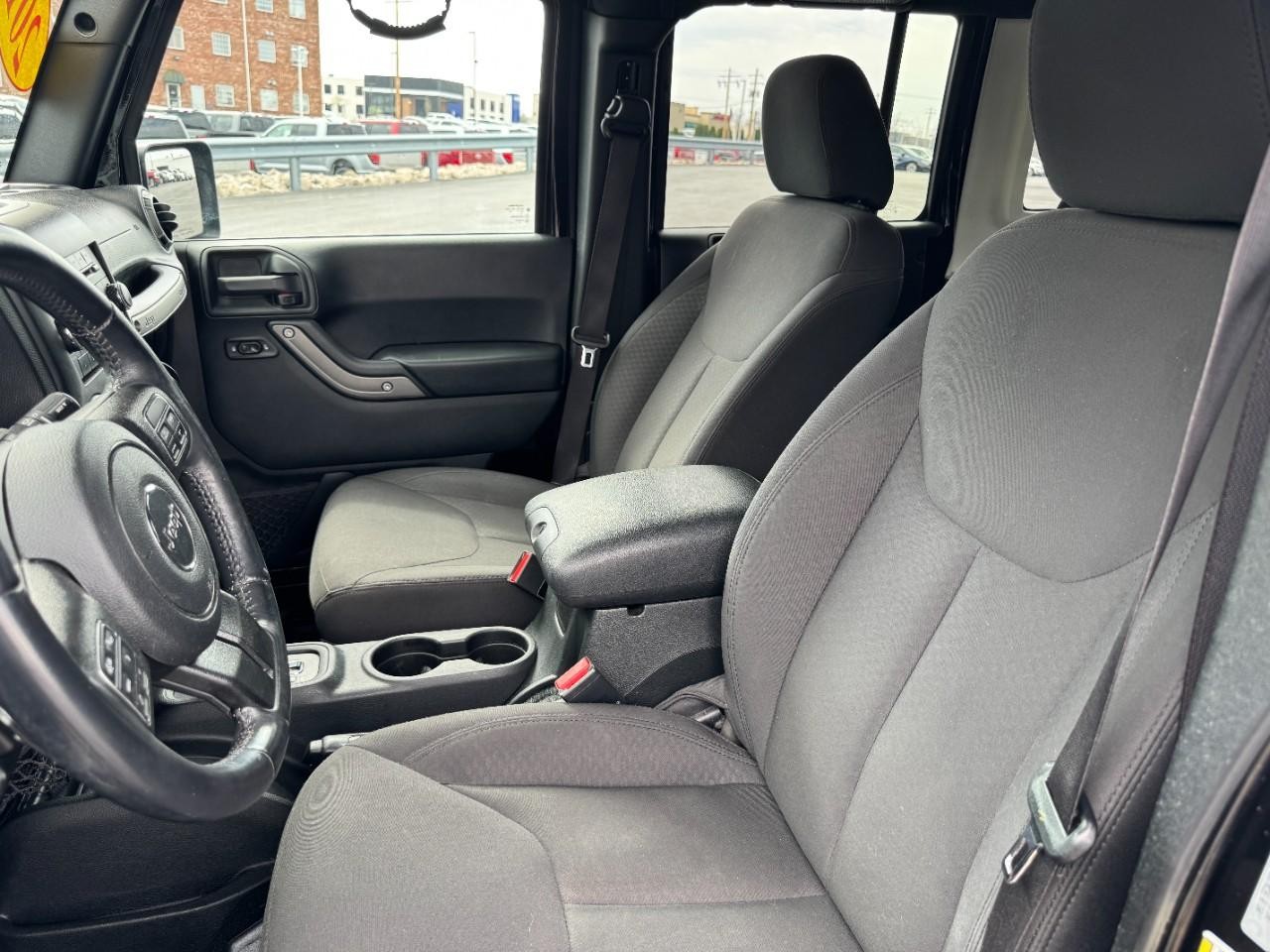 Jeep Wrangler Unlimited Vehicle Full-screen Gallery Image 17